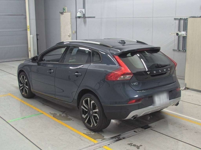 VOLVO V40 2017