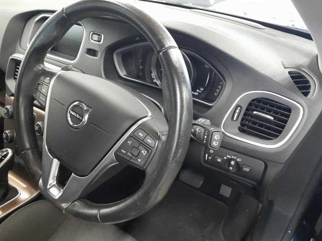 VOLVO V40 2017