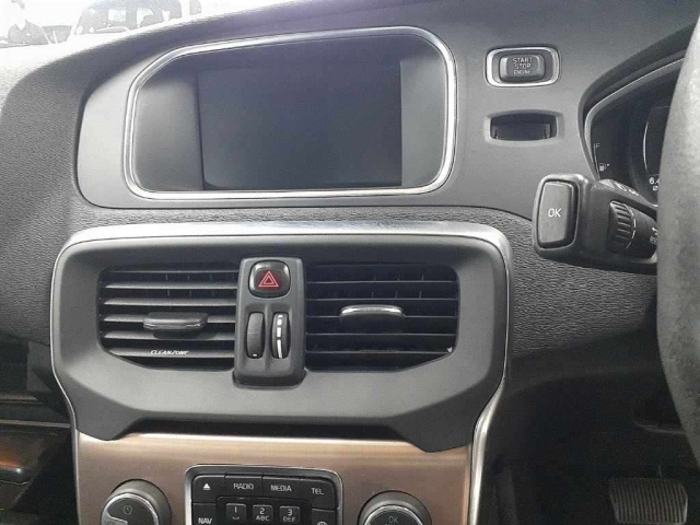VOLVO V40 2017