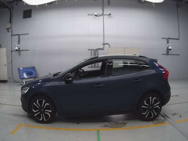 VOLVO V40 2017