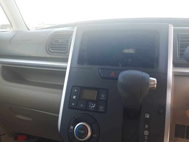 DAIHATSU TANTO 2015