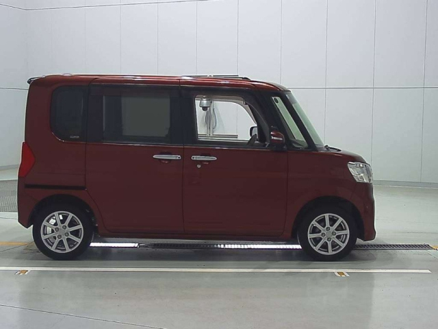 DAIHATSU TANTO 2015