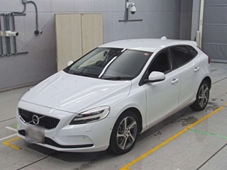 VOLVO V40 2016