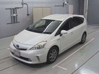 TOYOTA PRIUS ALPHA 2011