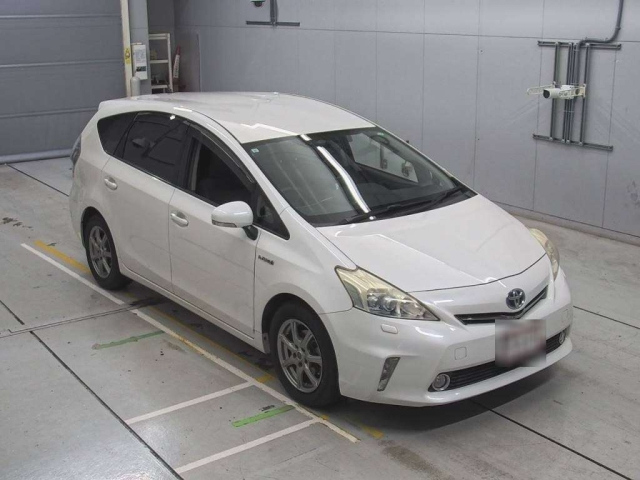 TOYOTA PRIUS ALPHA 2011