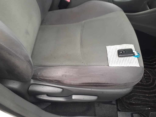 TOYOTA PRIUS ALPHA 2011