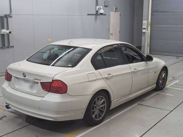 BMW 3 SERIES 2011