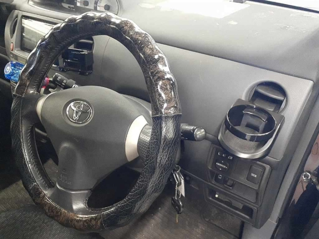 TOYOTA SIENTA 2012