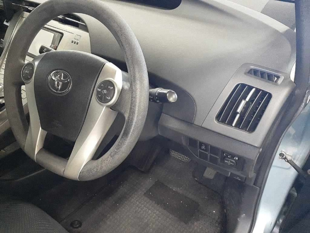 TOYOTA PRIUS 2014