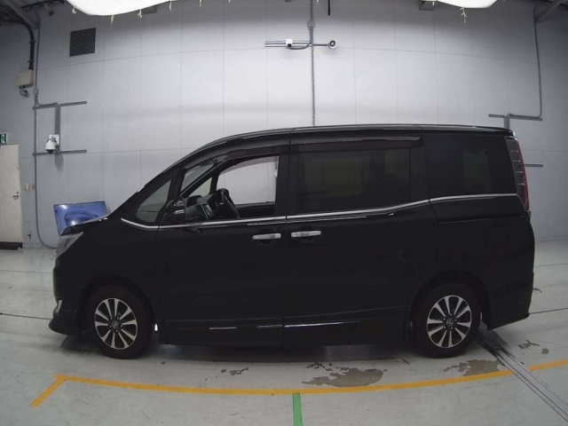 TOYOTA ESQUIRE 2018