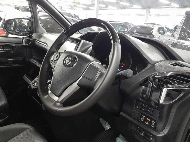 TOYOTA ESQUIRE 2018