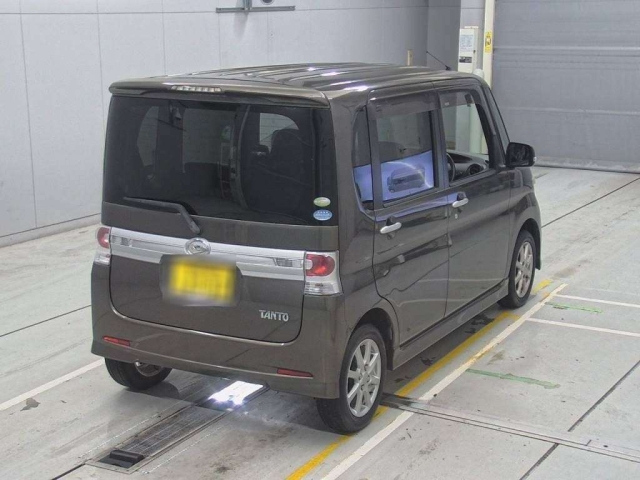 DAIHATSU TANTO 2011