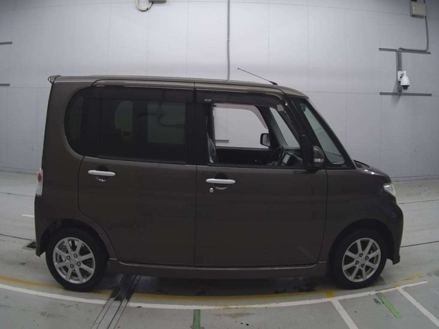 DAIHATSU TANTO 2011