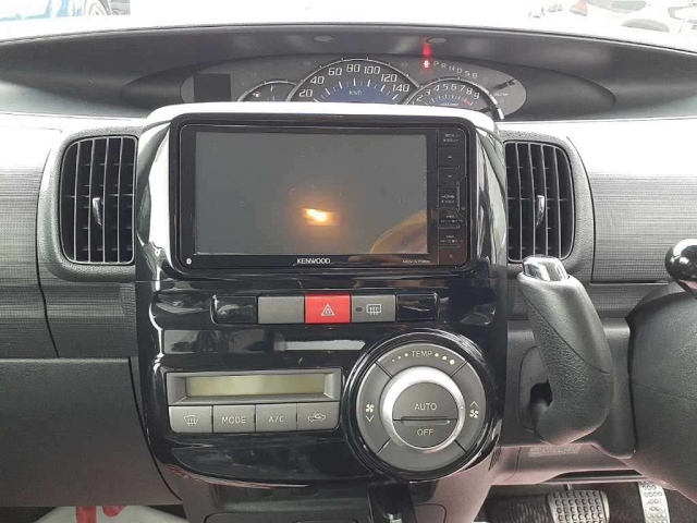 DAIHATSU TANTO 2011