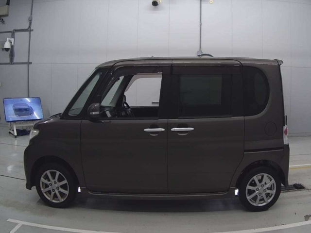 DAIHATSU TANTO 2011