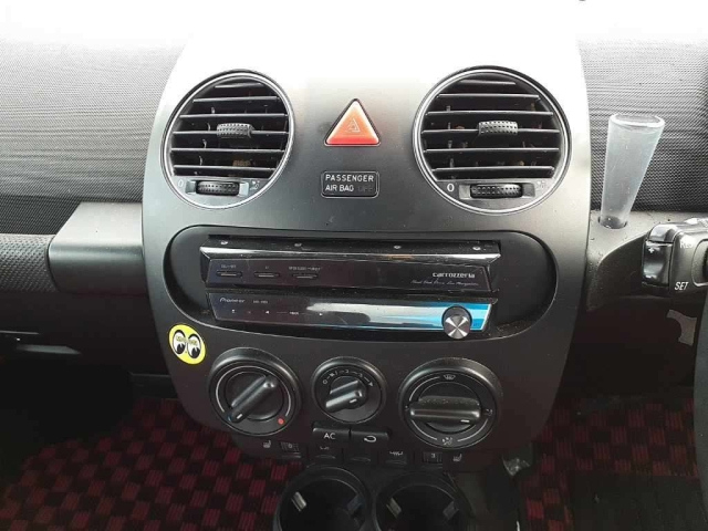 VOLKSWAGEN NEW BEETLE 2009