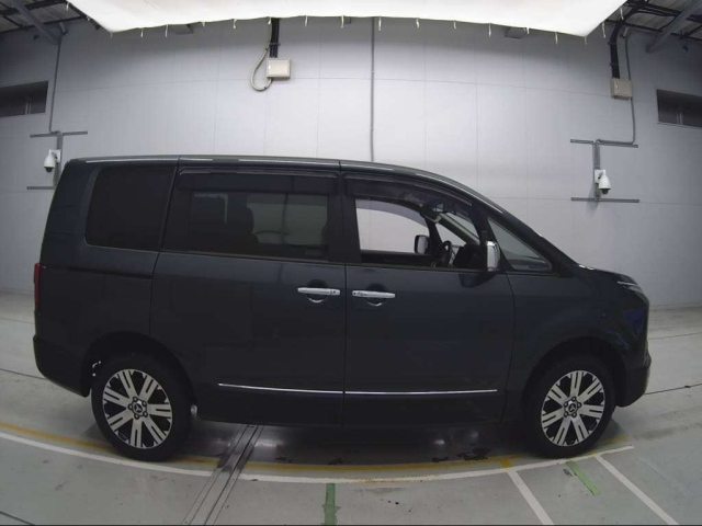 MITSUBISHI DELICA D5 2023