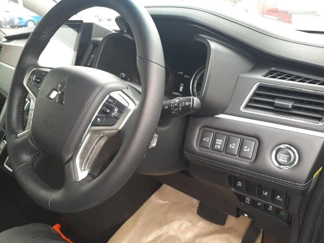 MITSUBISHI DELICA D5 2023