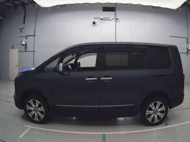 MITSUBISHI DELICA D5 2023