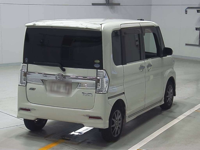 DAIHATSU TANTO 2015
