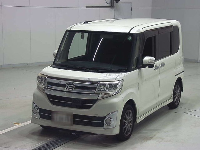 DAIHATSU TANTO 2015