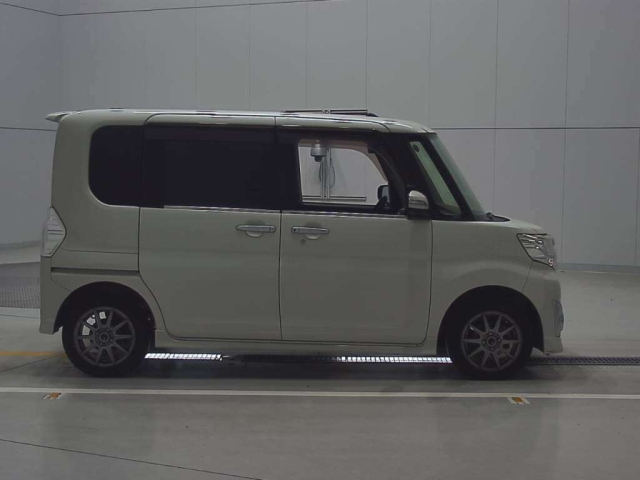 DAIHATSU TANTO 2015
