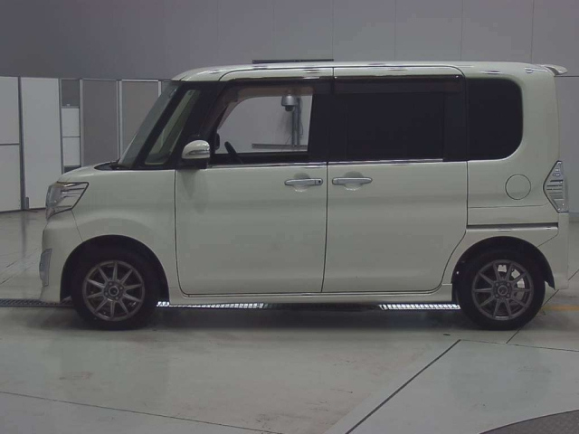 DAIHATSU TANTO 2015