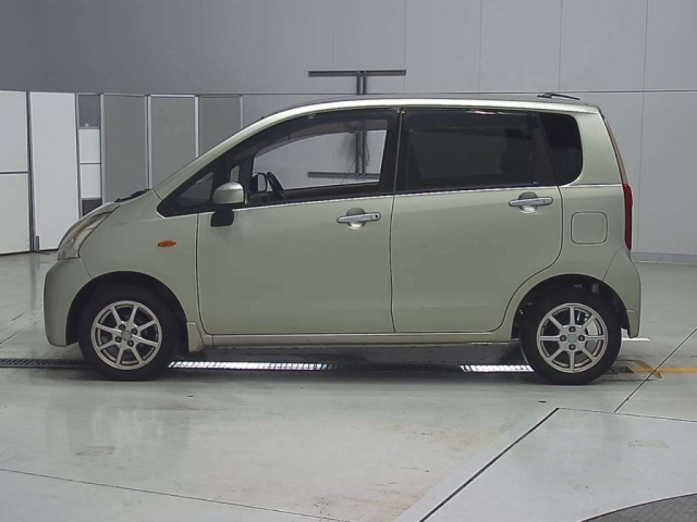 DAIHATSU MOVE 2011