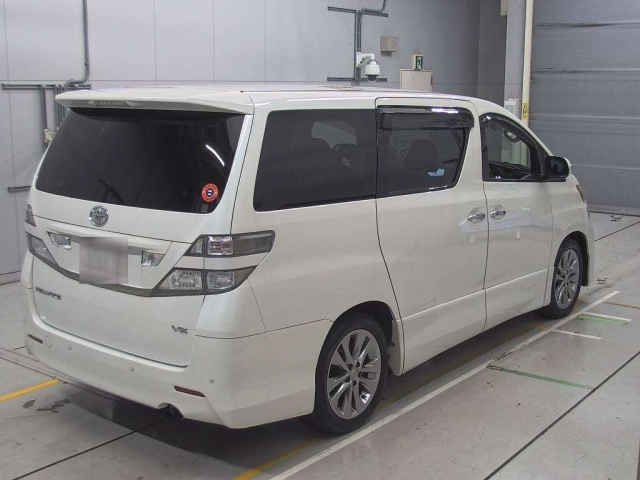 TOYOTA VELLFIRE 2010