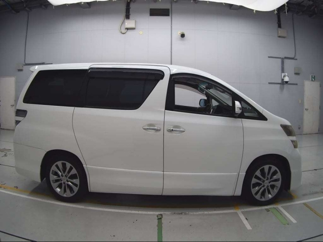 TOYOTA VELLFIRE 2010