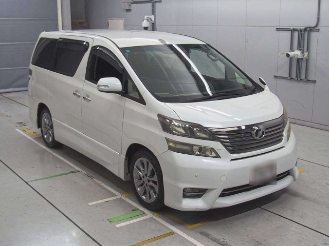TOYOTA VELLFIRE 2010