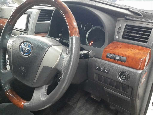 TOYOTA VELLFIRE 2010