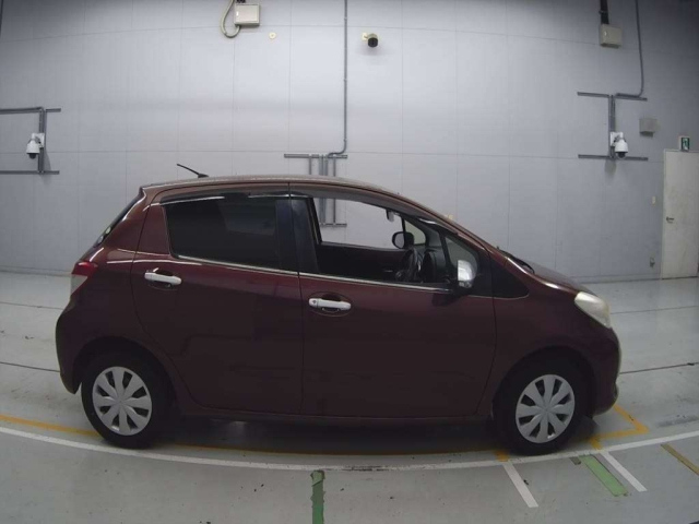 TOYOTA VITZ 2012