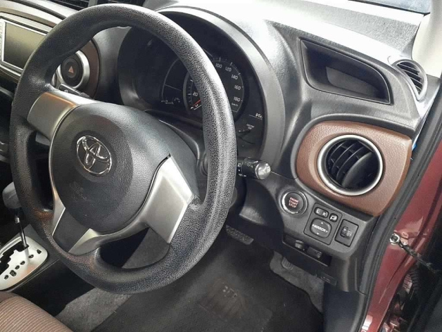 TOYOTA VITZ 2012