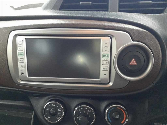 TOYOTA VITZ 2012