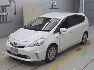 TOYOTA PRIUS ALPHA 2013