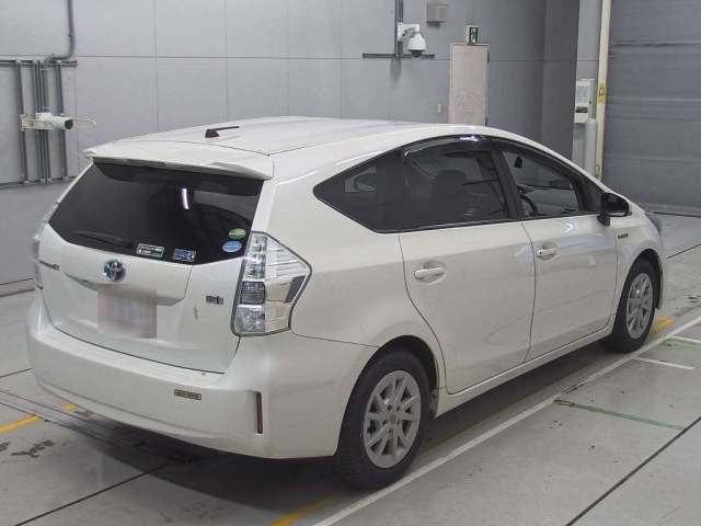TOYOTA PRIUS ALPHA 2013
