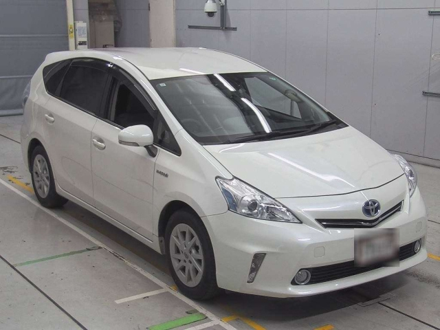 TOYOTA PRIUS ALPHA 2013