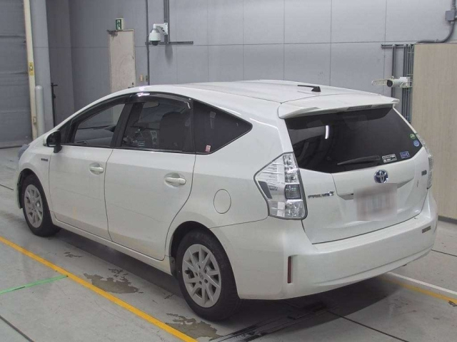 TOYOTA PRIUS ALPHA 2013