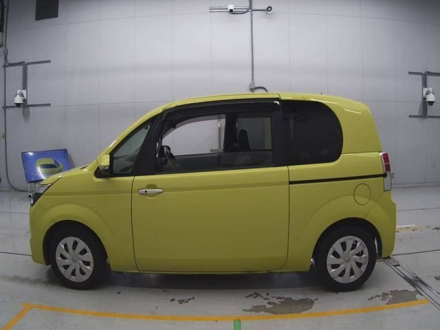 TOYOTA SPADE 2014
