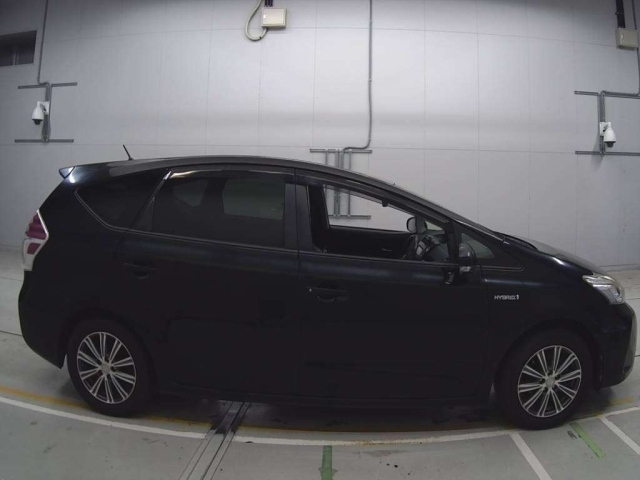 TOYOTA PRIUS ALPHA 2014