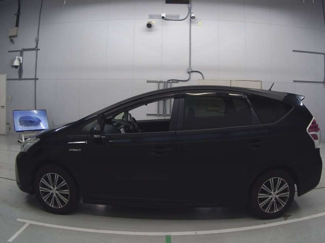 TOYOTA PRIUS ALPHA 2014
