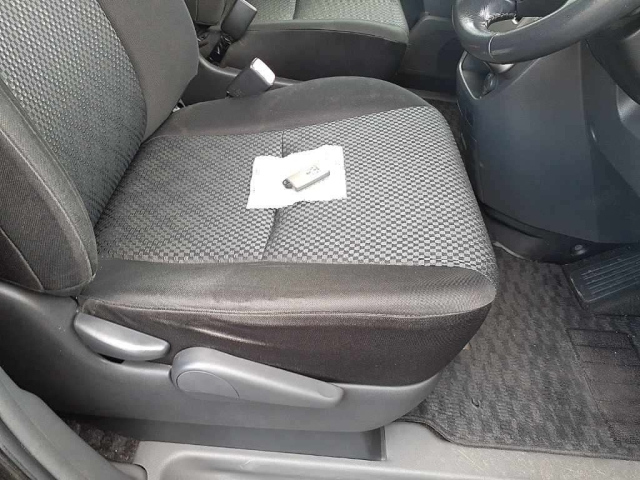 TOYOTA NOAH 2009