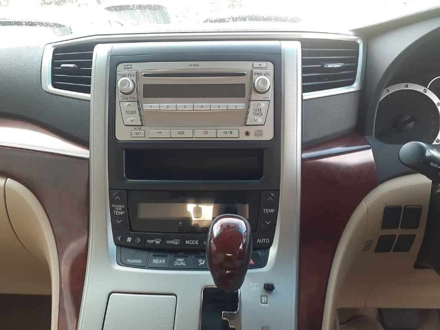 TOYOTA ALPHARD 2010