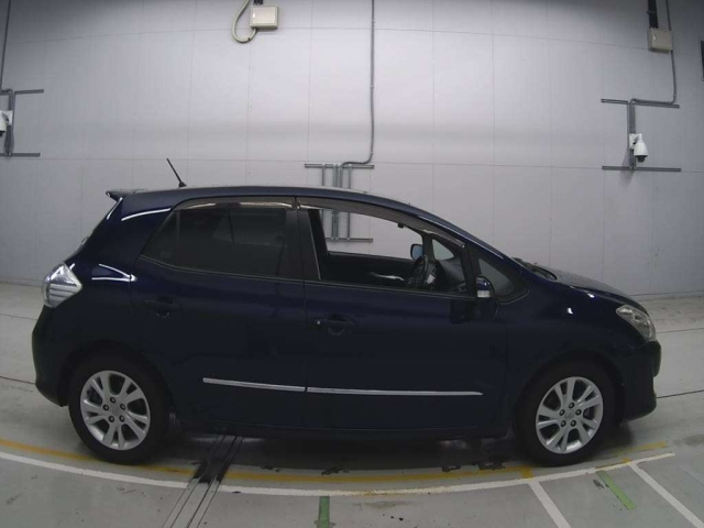 TOYOTA BLADE 2010