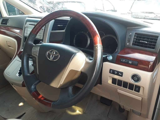 TOYOTA ALPHARD 2010