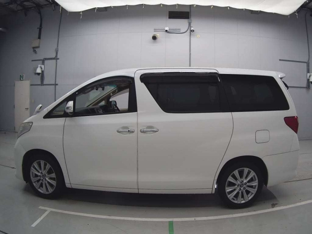 TOYOTA ALPHARD 2010
