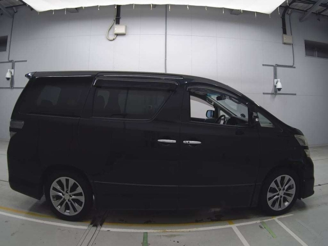TOYOTA VELLFIRE 2011