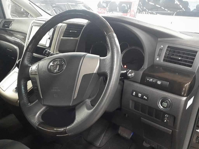 TOYOTA VELLFIRE 2011