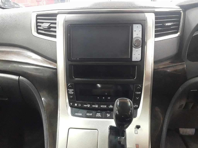 TOYOTA VELLFIRE 2011